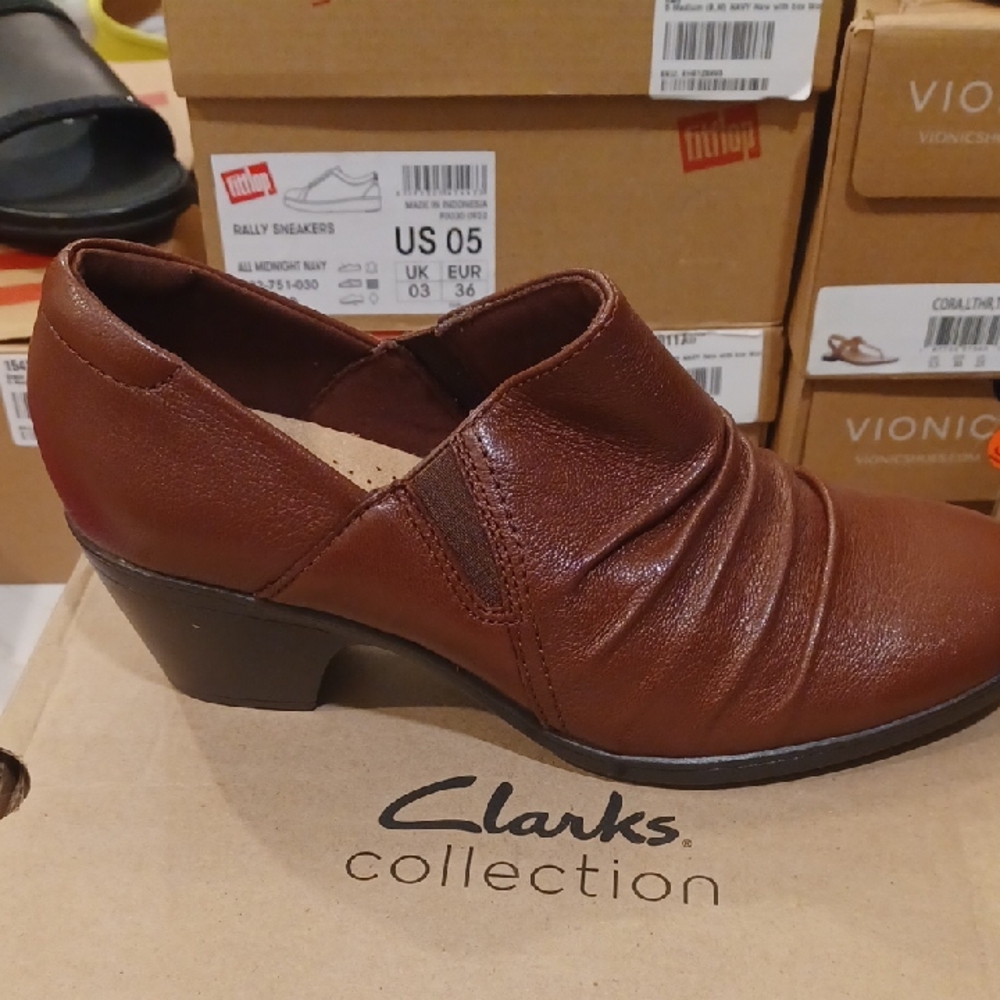 CLARKS COLLECTION EMILY2 COVE WOMEN'S SZ 8.5 LEATHER SHOES SHOOTIES NWB EU39.5